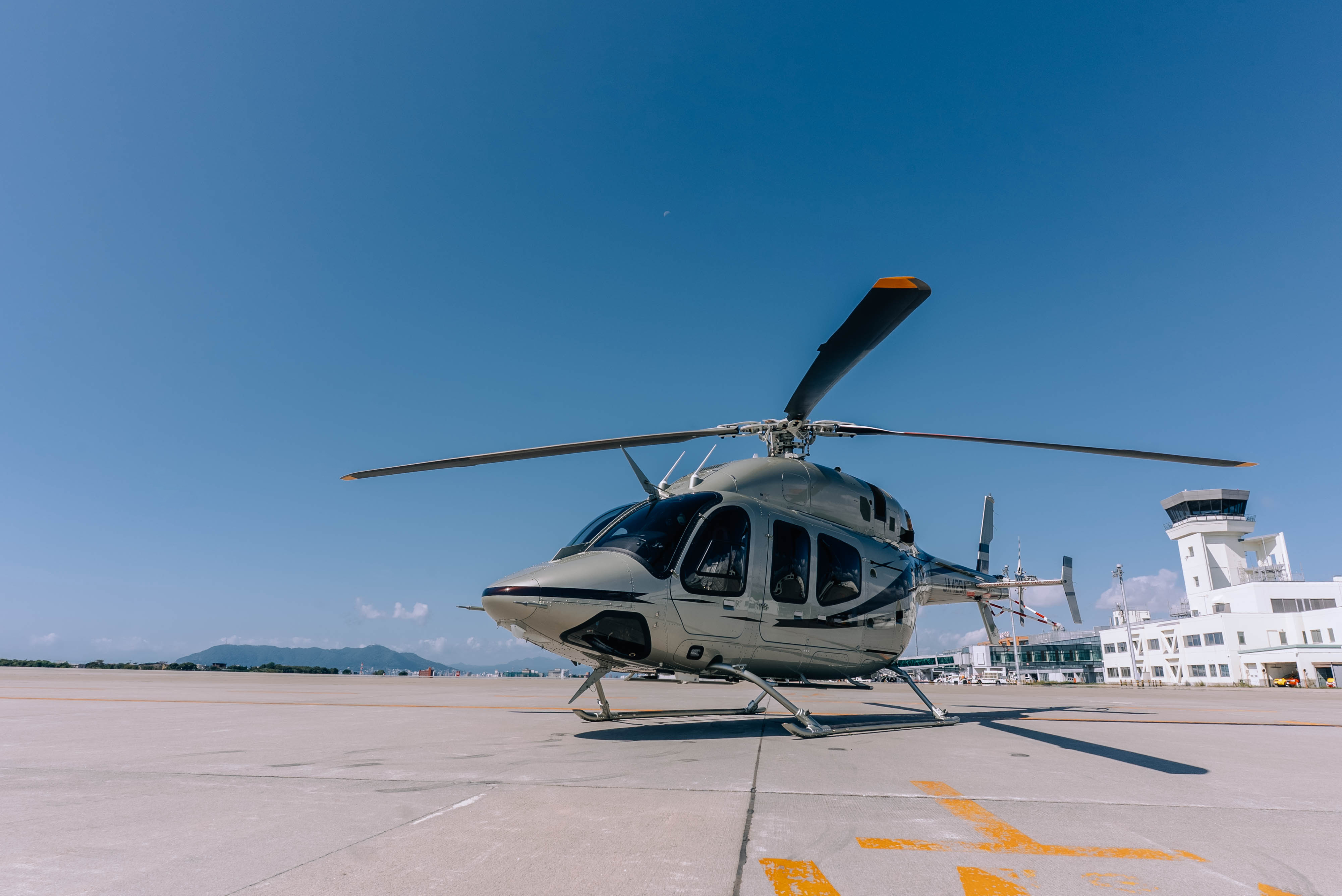 函館空港でのヘリコプター